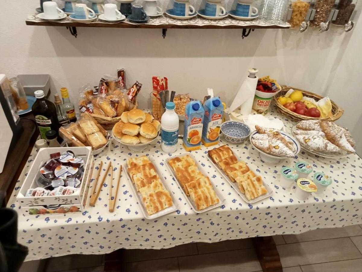 Un Posto Al Sole Bed & Breakfast Molino Nuovo  Luaran gambar