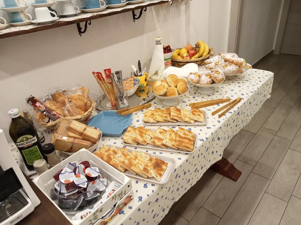 Un Posto Al Sole Bed & Breakfast Molino Nuovo  Luaran gambar